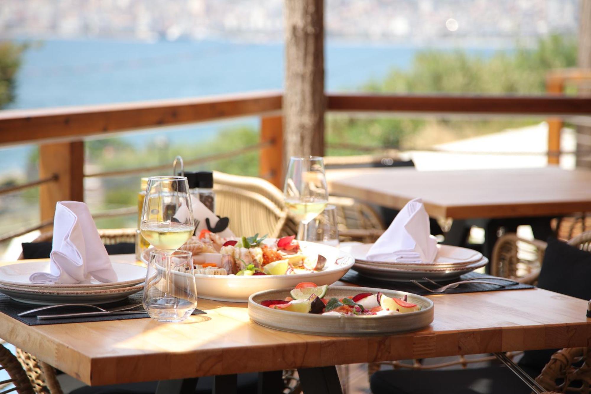 Harbour Hotel Саранде Екстериор снимка